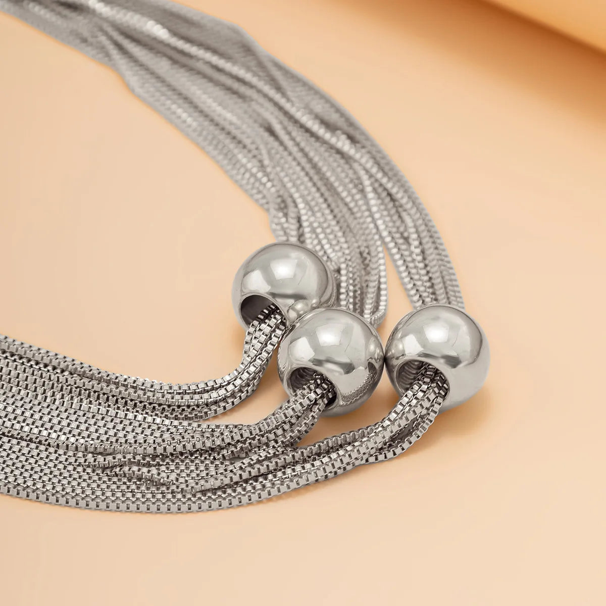 Multi-chain Necklace with Spheres