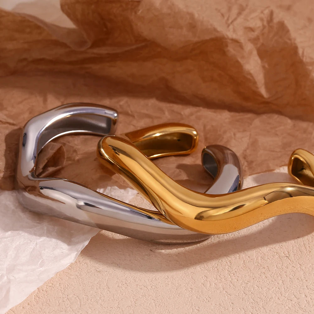 Semi-Open Curved Bracelet