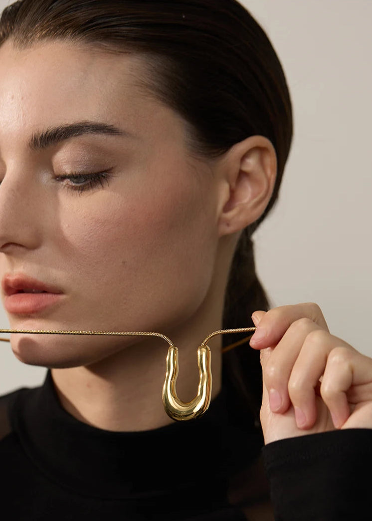 U-necklace