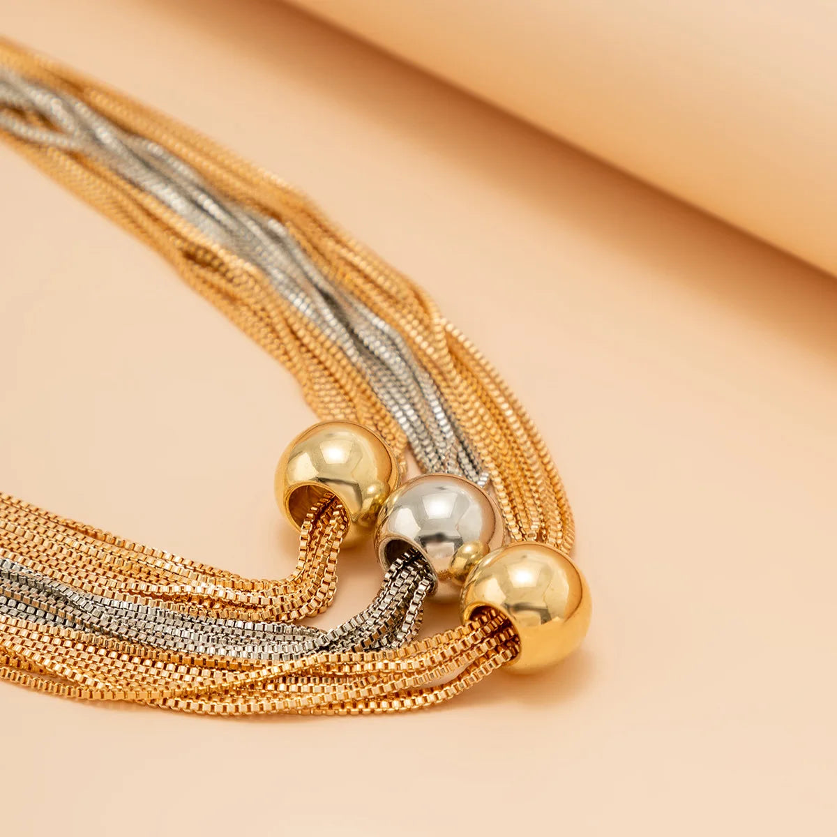 Multi-chain Necklace with Spheres