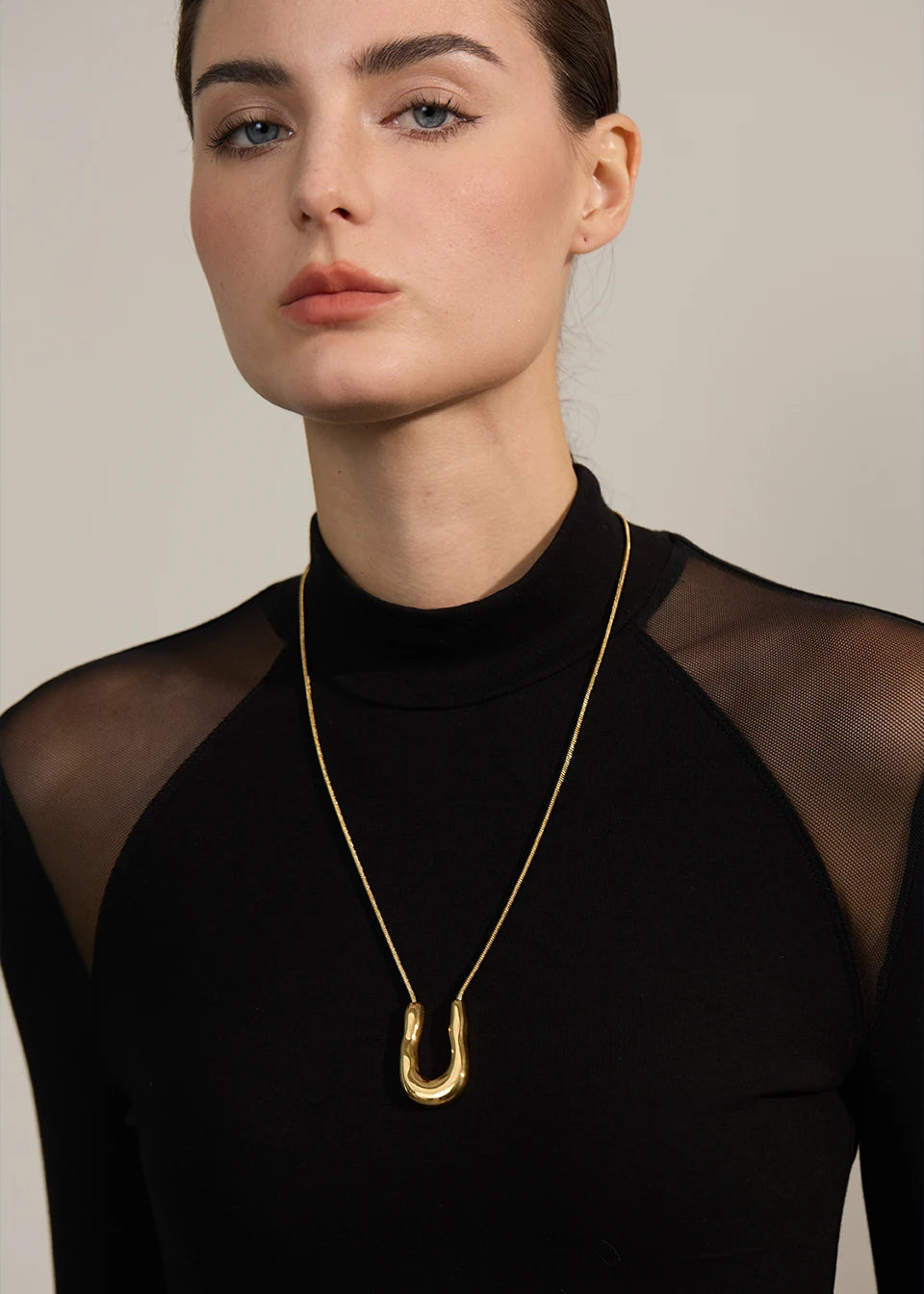 U-necklace