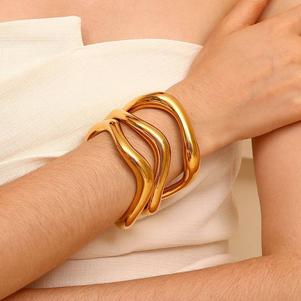 Semi-Open Curved Bracelet